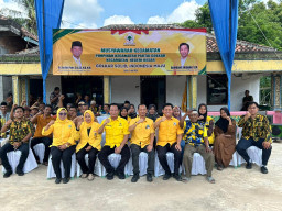 Muscam Partai Golkar Negeri Besar, Dr Darlian Pone Lantik Asmawati Sebagai Ketua Pimpinan Kecamatan