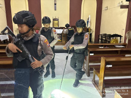 Polres Pasuruan Sterilisasi Gereja Tingkatkan Pengamanan  Ibadah Kenaikan Isa Almasih berjalan Aman