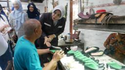 Wabup Sidoarjo Kunjungi Galeri UMKM Givari Shoes, Dorong Produk UMKM Naik Kelas   Sidoarjo, 21 Mei 2026   