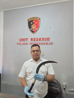 Bawa Celurit Terobos Rumah Warga, Residivis Narkoba Dibekuk Polisi di Bajulmati