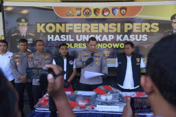 Tindakan Tegas Terukur, Polres Bondowoso Amankan Tersangka Perampokan Berclurit