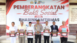 Sambut Hari Bhayangkara ke-80 Kapolda Jatim Bagikan 2.055 Kitab Suci