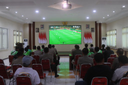 Polres Probolinggo Perkuat Silaturahmi, Ajak Mahasiswa dan Komunitas Ojol Nobar Piala Dunia