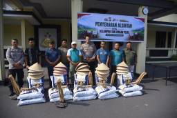 Dari Mapolres untuk Sawah Rakyat, AKBP Aryo Serahkan Bantuan Pertanian kepada Kelompok Tani