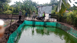 Bhabinkamtibmas Kelurahan Pogar Pantau Budidaya Lele untuk Dukung Ketahanan Pangan Nasional