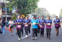 Meriahkan HUT Bhayangkara Ke 80, Dandim 0808/Blitar Bersama Jajaran Forkopimda Ikuti Bhayangkara RUN 2026