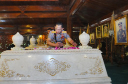 Usai Soekarno dan Gus Dur, Kapolri Ziarah-Tabur Bunga ke Makam Soeharto 
