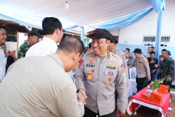 Sambut Hari Bhayangkara ke-80, Polri Bedah 80 Rumah Layak Huni, Bapak Usin (85) Kini Miliki Rumah Baru Berpanel Surya
