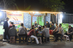 Kapolres Bondowoso Blusukan ke Pos Ronda: Ini Bukti Sinergi Polisi-Rakyat yang Nyata!"