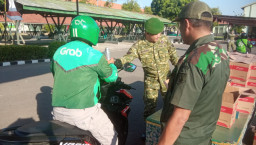 Paldam V/Brawijaya Gelar Kegiatan Sosial Pembagian Oli Gratis untuk 500 Pengemudi Ojek Online