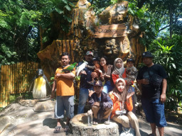 Liburan Keluarga Pimpinan Dua Media Online di Kebun Binatang Surabaya, Apresiasi Pelayanan dan Fasilitas Surabaya Zoo