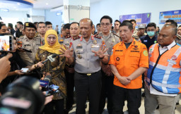 Kapolda Jatim Sampaikan Duka atas Kecelakaan Kapal Laut di Perairan Sumenep, Pencarian Korban Hilang Terus Dilakukan