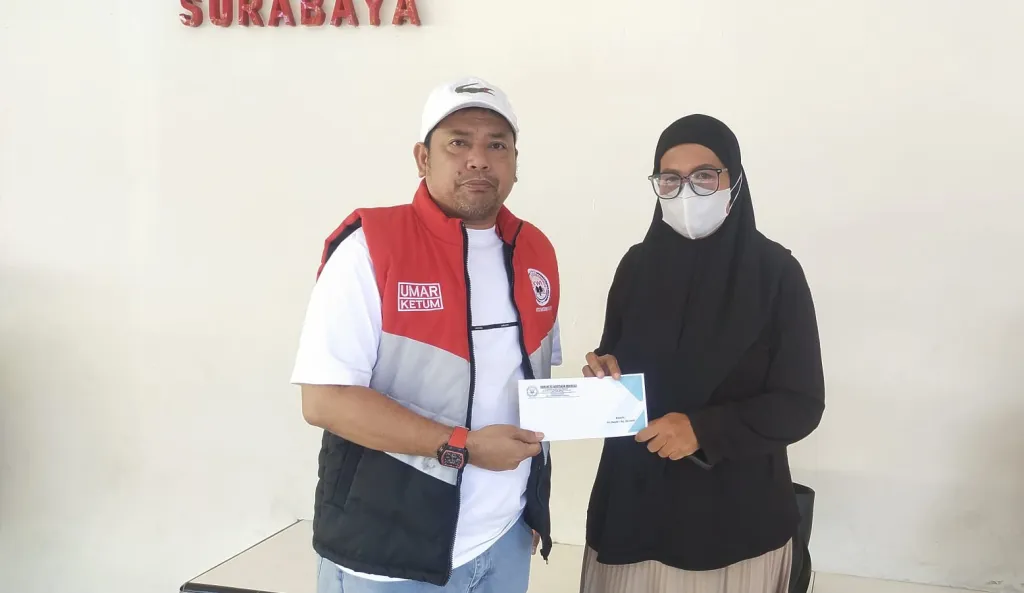 Ketua Umum KWI Umar Hayat Tunjukkan Kepedulian, Berikan Santunan untuk Keluarga Bapak Mahmud