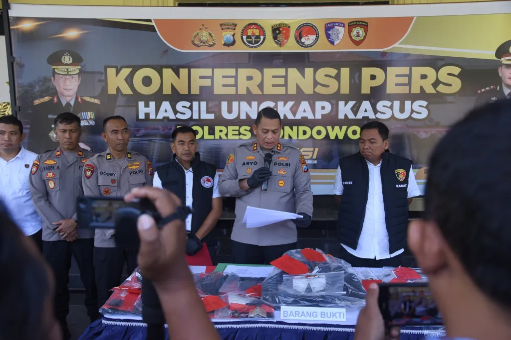 Teror Perampok Bertopeng Clurit Berakhir, Polisi Amankan Pelaku di Bondowoso