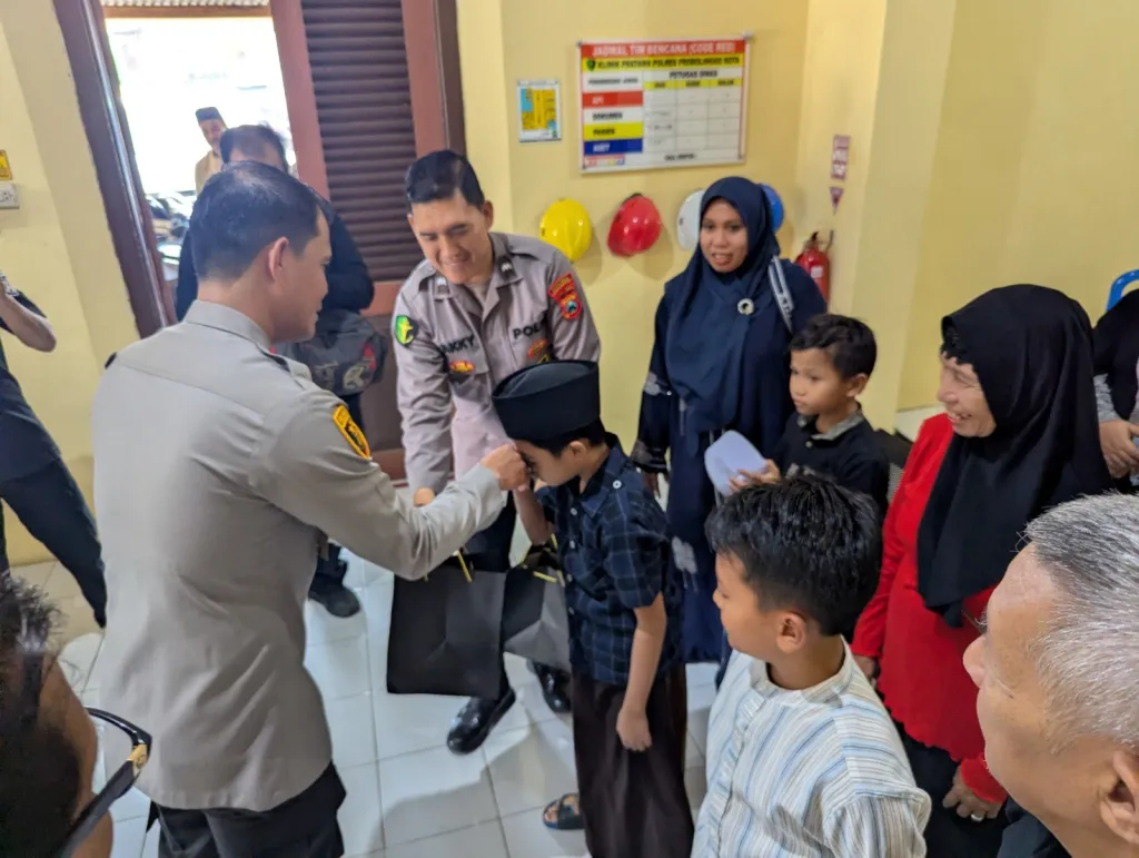 Polri Untuk Masyarakat : Polres Probolinggo Kota Gelar Khitan Gratis Sambut Hari Bhayangkara ke-80