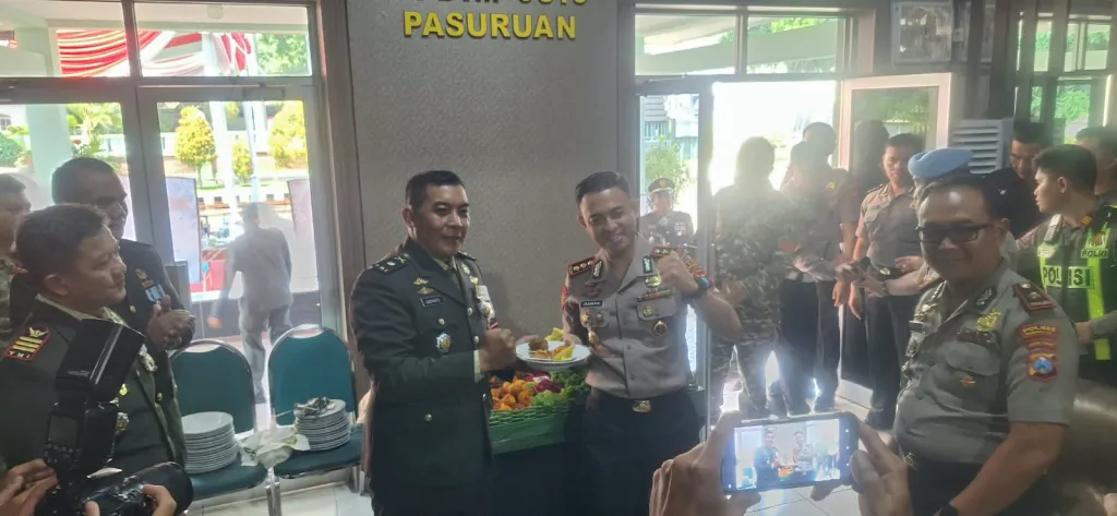 Jaga Sinergitas dan Kolaborasi, Kapolres Pasuruan Kunjungi Makodim 0819 di HUT ke-81 TNI