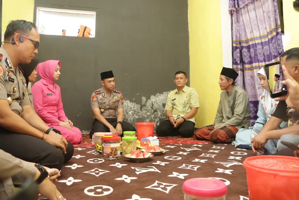 Kapolres Pasuruan Takziah ke Rumah Duka Korban Pembunuhan Prigen, Tegaskan Komitmen Penanganan Kasus Secara Adil