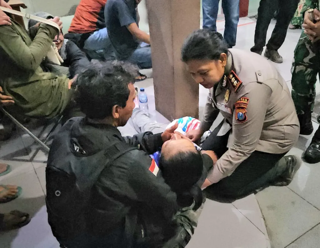 Polisi Bersama Masyarakat: Polres Probolinggo Hadirkan Empati untuk Korban Karhutla Bromo