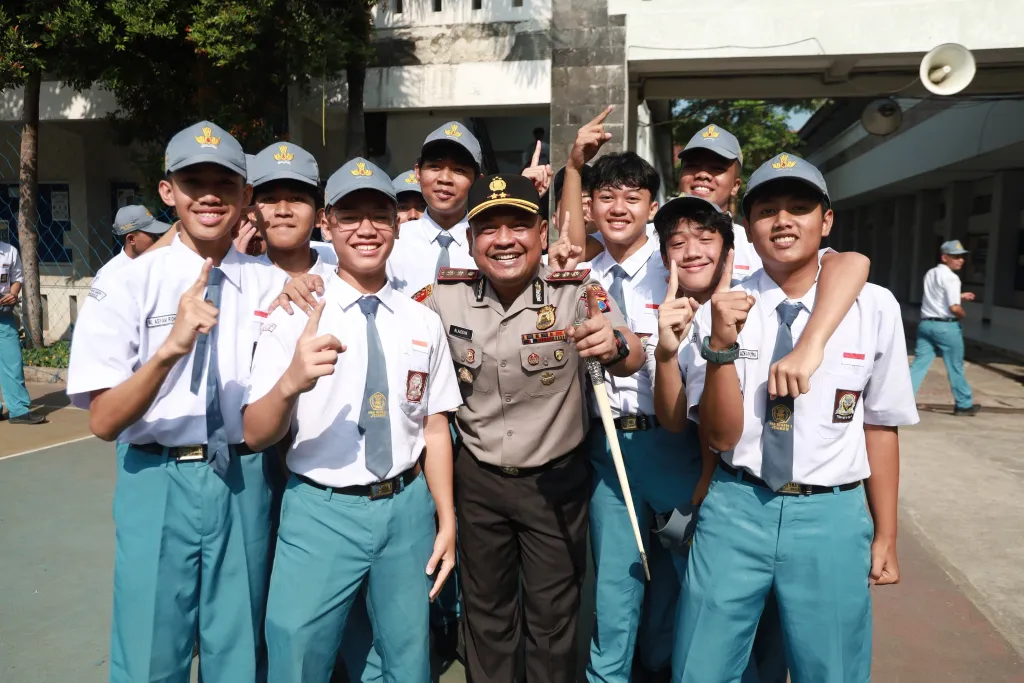 Polisi Bersama Masyarakat: Polres Jember Gandeng Sekolah Tegaskan Bijak Bermedsos dan Stop Bullying