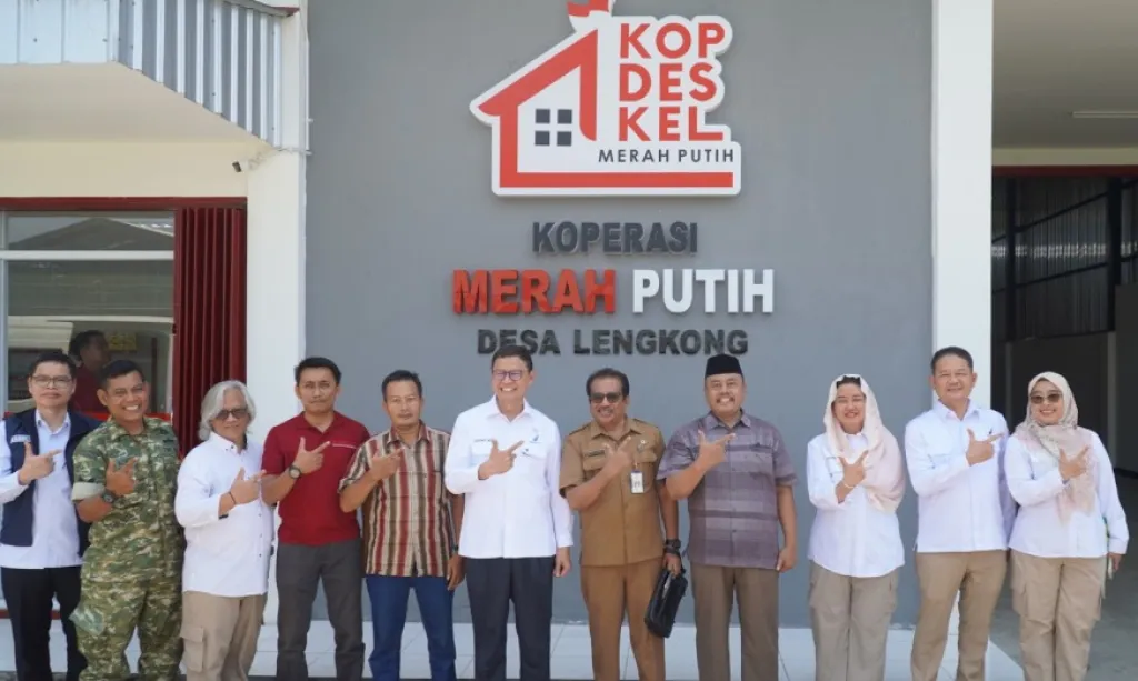 Kunjungi Koperasi Desa Merah Putih Mojokerto, Kepala BPOM Taruna Ikrar Siap Beri Pendampingan Izin Apotek dan Klinik