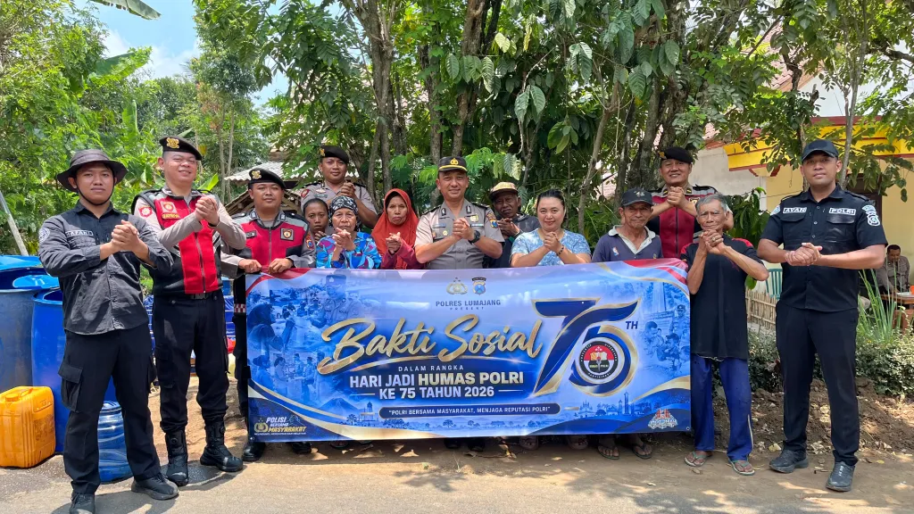 Sambut HUT Humas Polri ke-75, Polres Lumajang Salurkan 1.200 Liter Air Bersih untuk Warga Gucialit