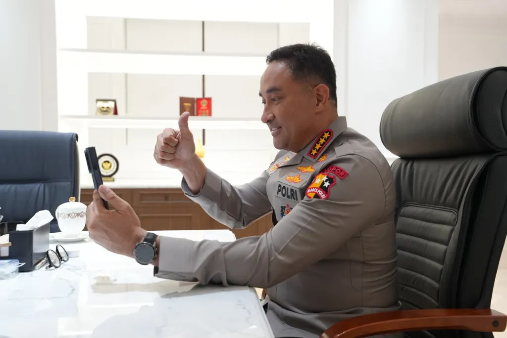 *Kapolri Suyudi Beri Dukungan kepada Iptu Agus yang Alami ISPA saat Bertugas Padamkan Karhutla* Jakarta, 21 Oktober 202