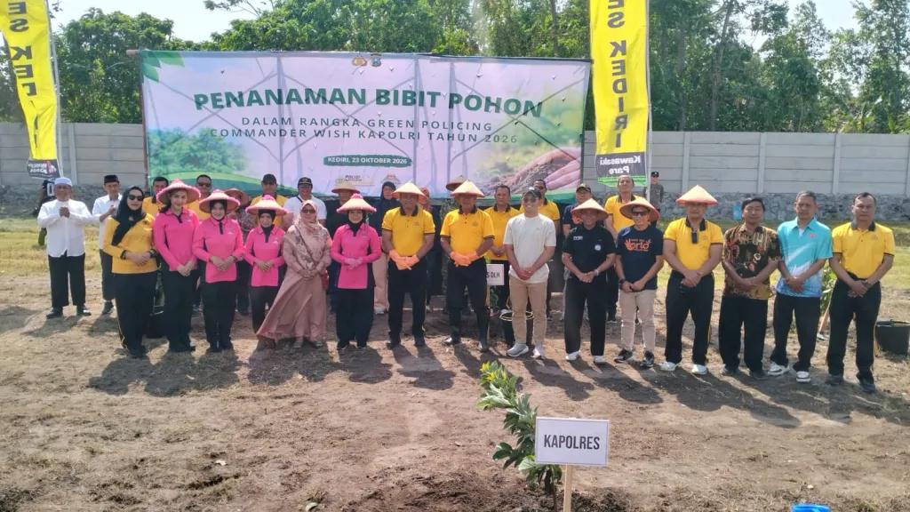 Polres Kediri Tanam Puluhan Bibit Pohon Dukung Kelestarian Alam Wujudkan Program Green Policing Kapolri