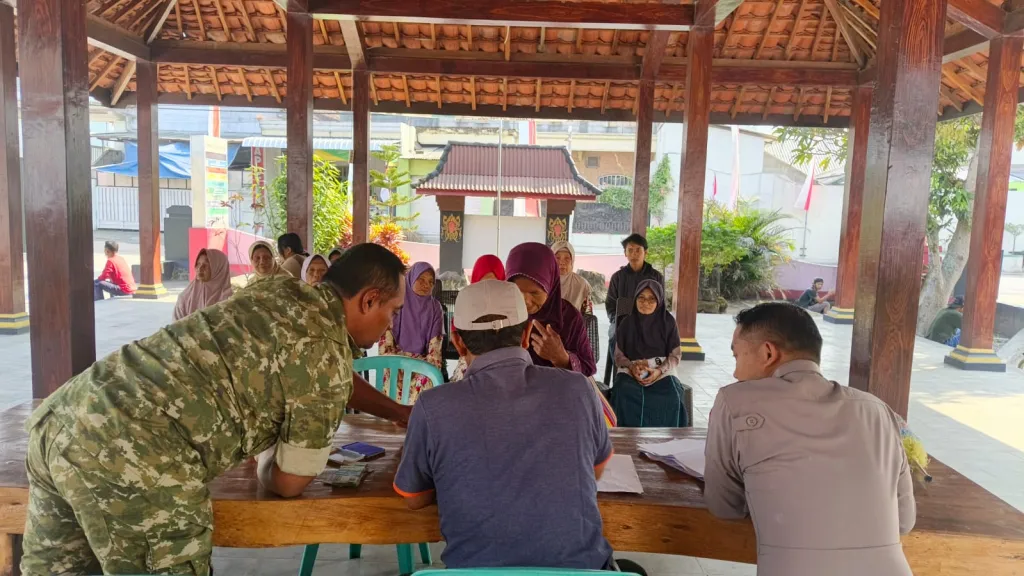 Perkuat Kepedulian Sosial, Babinsa Sukosewu Dampingi Sosialisasi Perlindungan Hukum Anak Dan Perlinsos