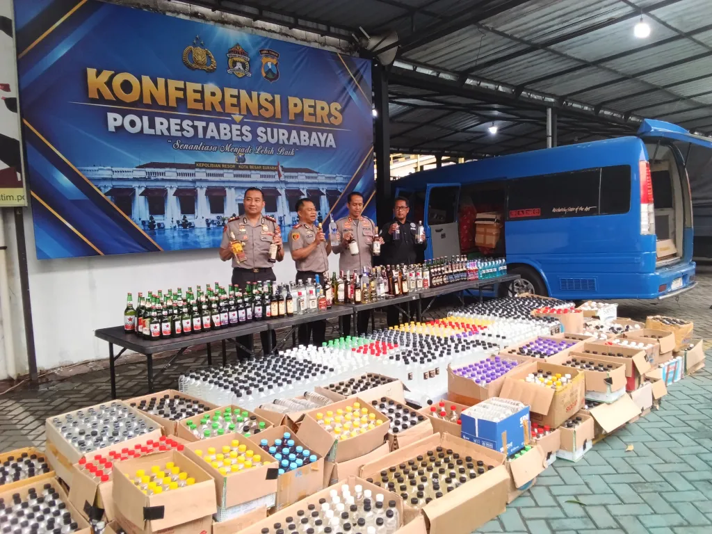 Tekan Tawuran dan Geng Motor, Polrestabes Surabaya Gencarkan Razia Miras, 5.385 Botol Diamankan