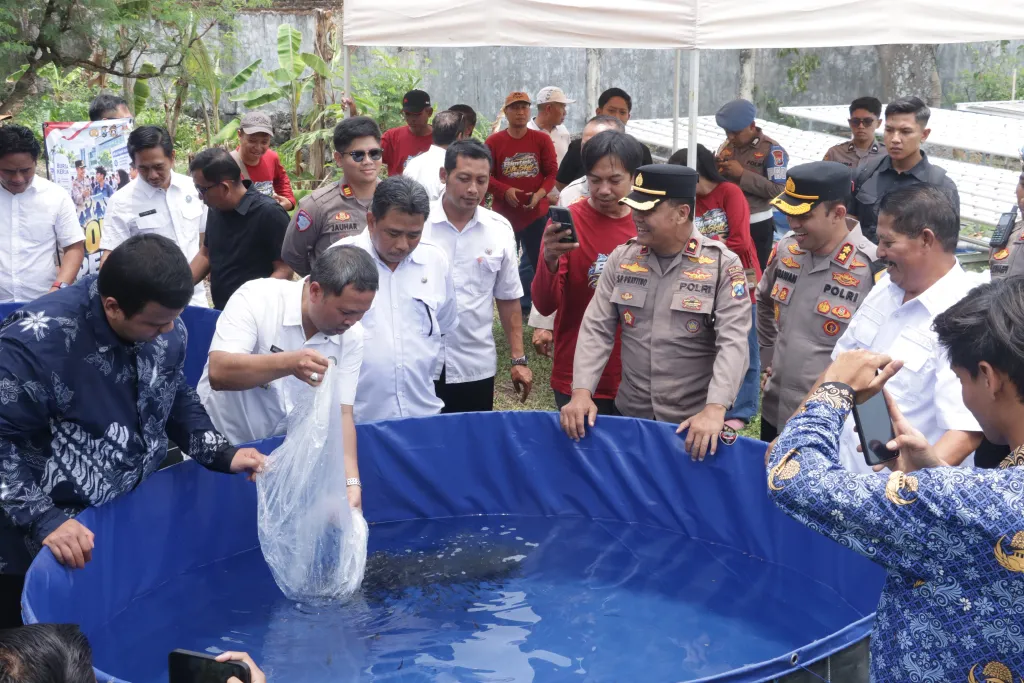 Kapolres Pasuruan Hadirkan Peluang Usaha Bagi Mantan Pengguna Narkoba Melalui Budidaya Ikan Lele