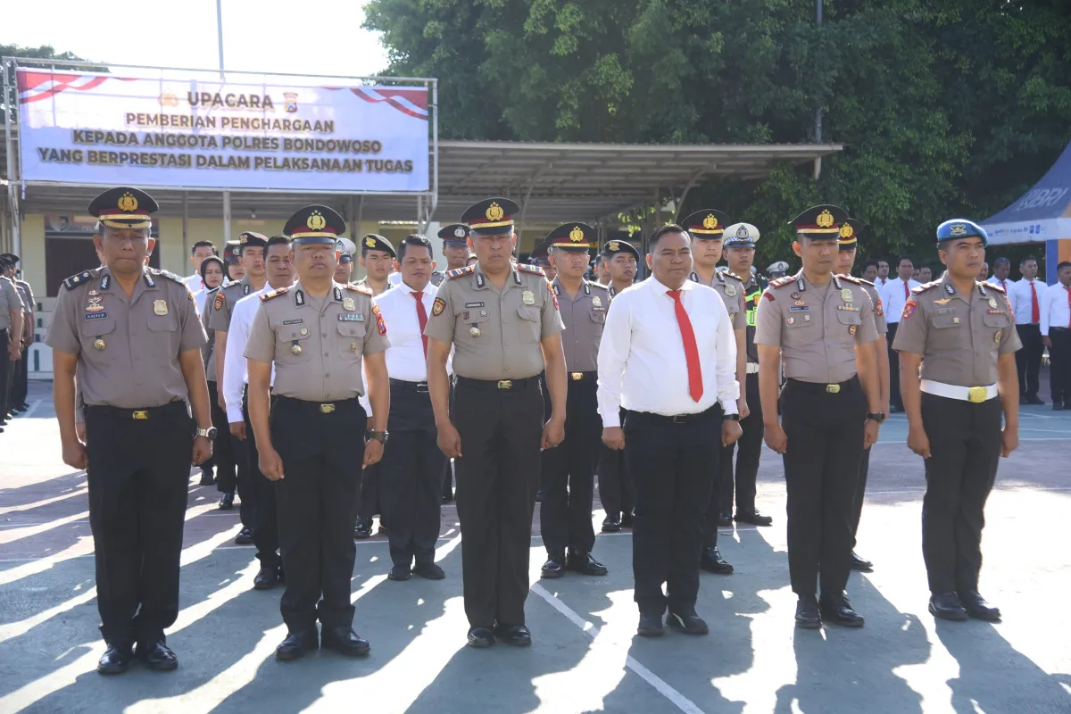 Dari Dedikasi hingga Aksi Kemanusiaan, AKP Muktamar Raih Penghargaan Kapolres Bondowoso